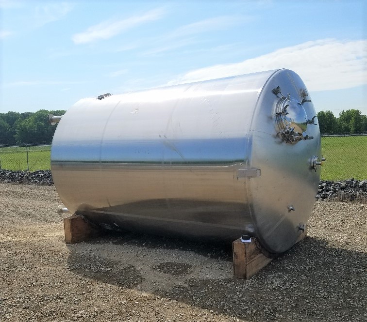 4000 Gallon 316L Stainless Steel Vertical Vacuum Rated Storage Tank built by DCI, Inc. Dish Top and DISH BOTTOM. 
Rated 30 PSI/Full Vacuum @ 300 degF.  8' Dia. x 10' Straight Side Height (15' Overall Height).  3